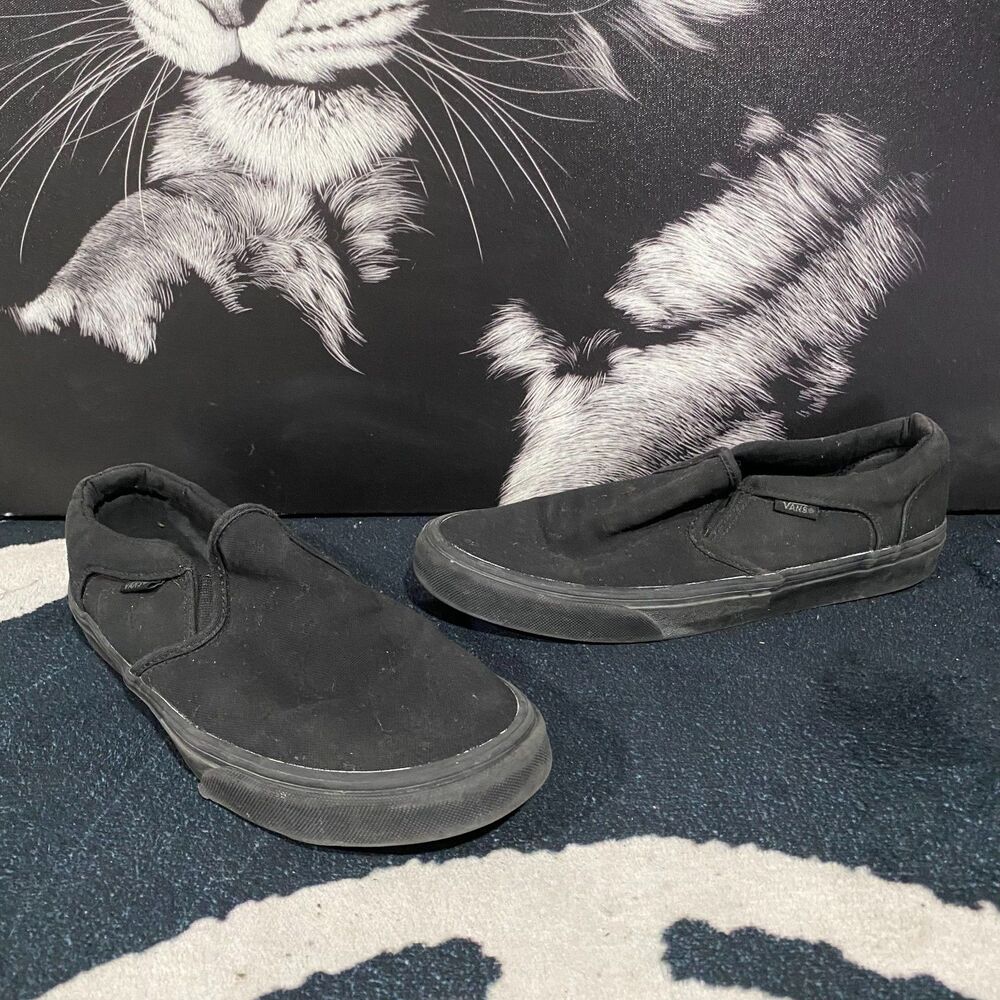 Vans Classic VN000EYEBKA Athletic Sneaker Mens 9 Black Canvas Skateboard Slip-On